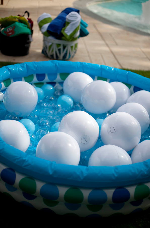 Evite-Party-Ideas-Contributor-Party-Julie-V.-Bubbles-ball-pool